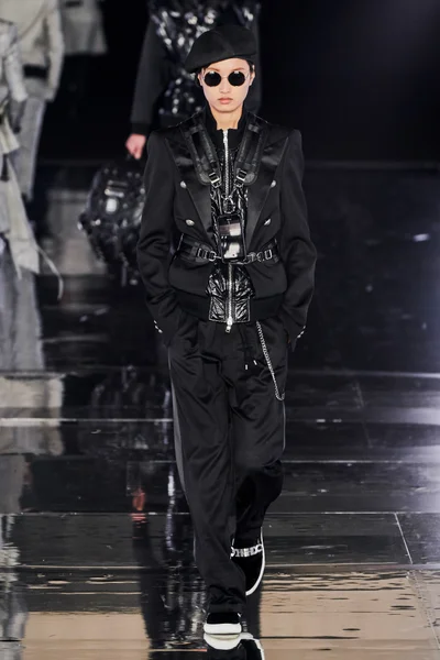 Look 80
